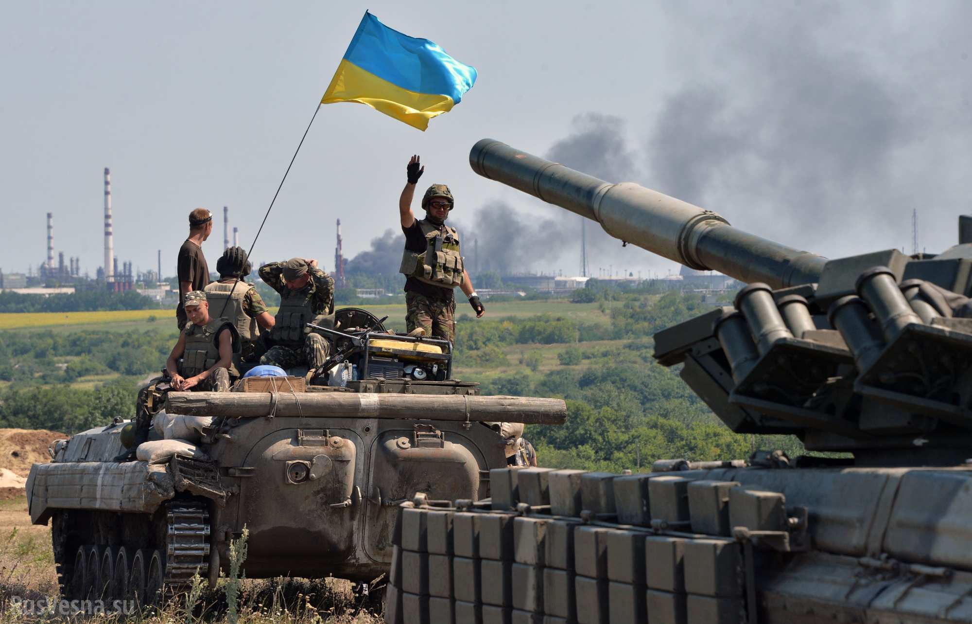Киев нагнетает обстановку: Украина собирает войска у границ с Крымом