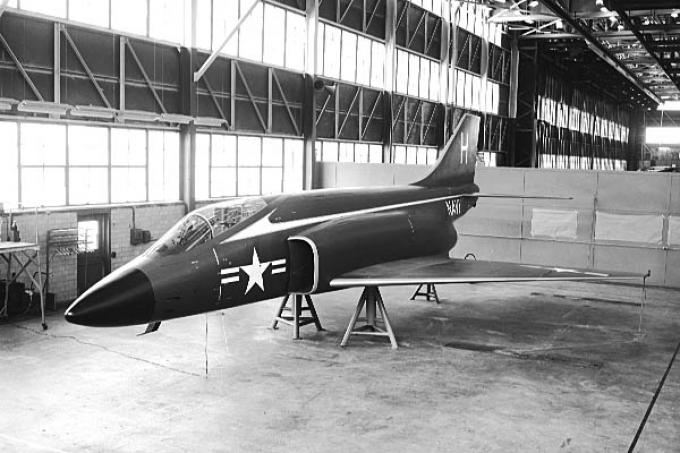 Проект палубного истребителя-бомбардировщика McDonnell F3H-G/F3H-H Проект палубного истребителя-бомбардировщика McDonnell F3H-G/F3H-H