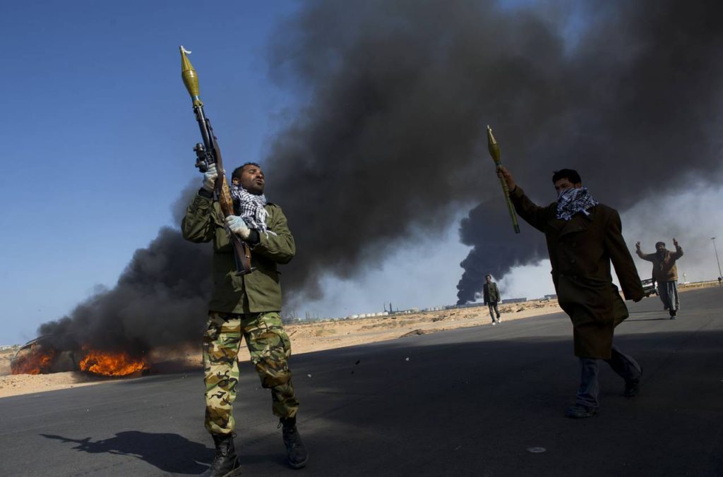 Ливийская армия ведет бои за авиабазу Таменхант