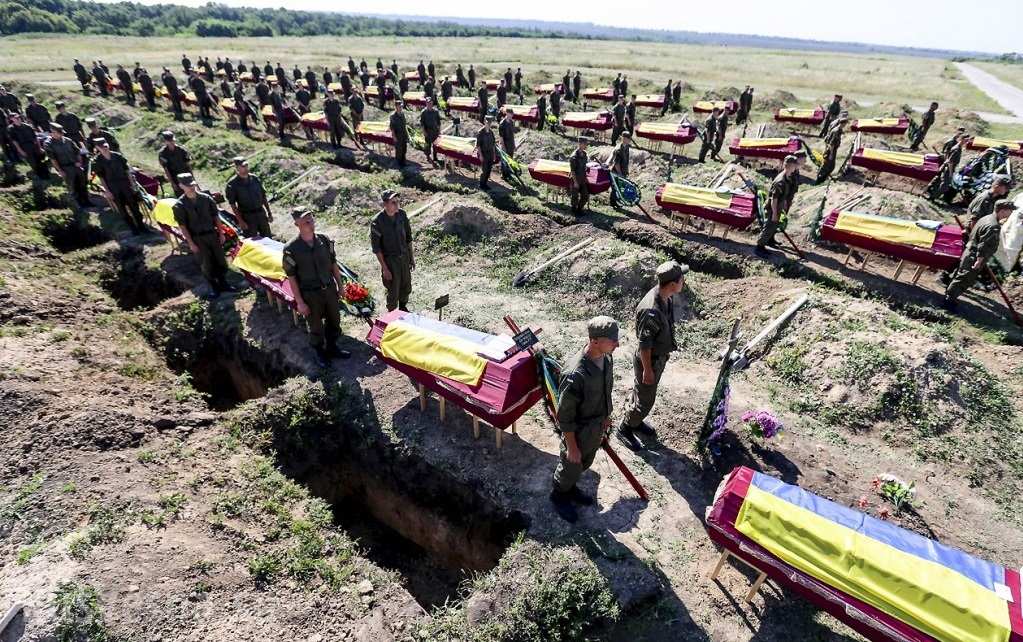Три года бойни на Донбассе: ВСУ снова занижают общие потери Три года бойни на Донбассе: ВСУ снова занижают общие потери