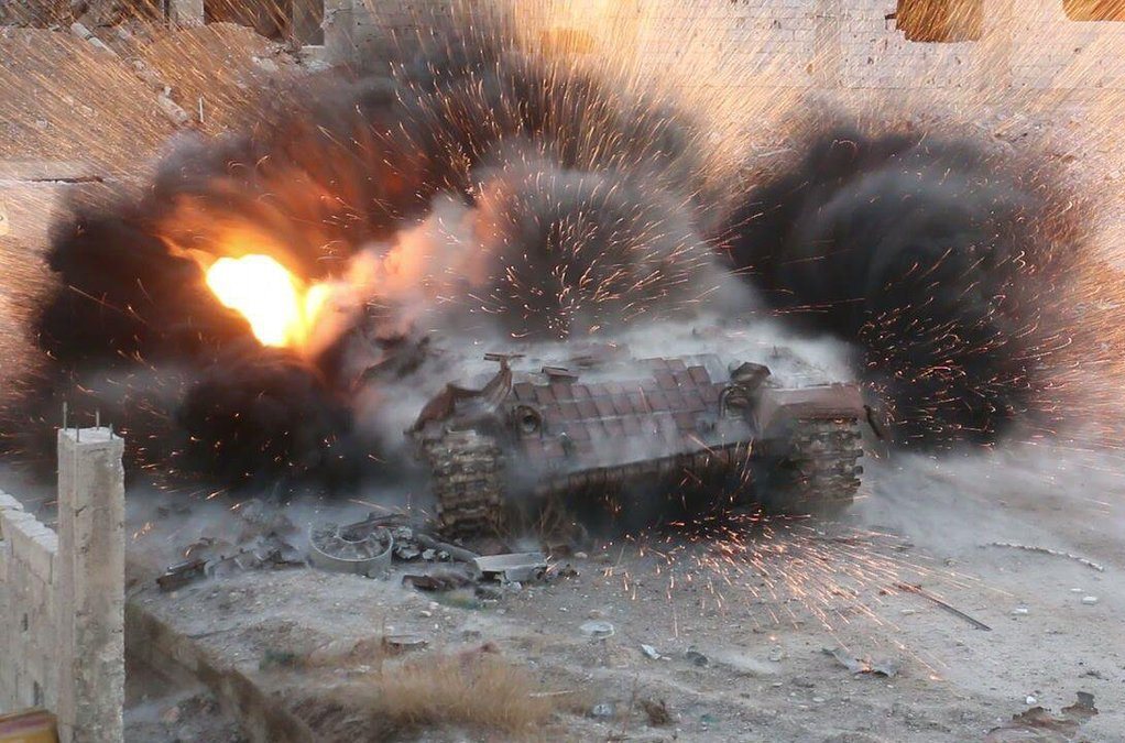 Массированный удар боевиков в Хаме: сожженные БМП, танк и более 100 трупов