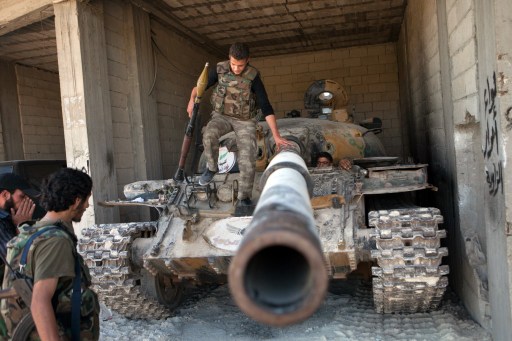 СМИ: боевики на танках и с ПТРК разбили элитную бригаду Асада под Алеппо