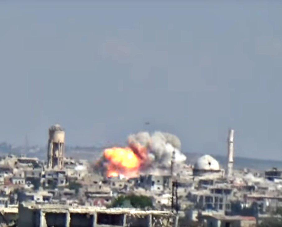 В сеть попали кадры авиаудара по боевикам в Эль-Латамне, Хама