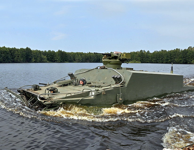 Минобороны России тестирует новый плавающий бронетранспортер БТ-3Ф