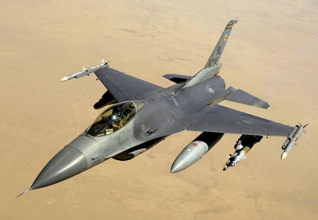 Без пятого поколения: США хотят летать на F-16 до 2048 года