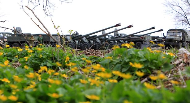 В ЛНР показали военную технику на подготовке к параду к Дню Победы В ЛНР показали военную технику на подготовке к параду к Дню Победы