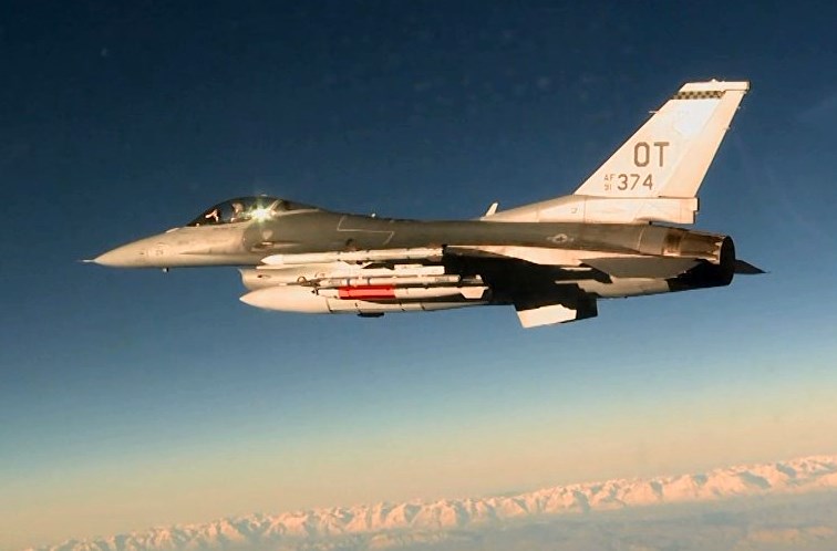 США впервые испытали атомную бомбу B61-12 с помощью истребителя F-16