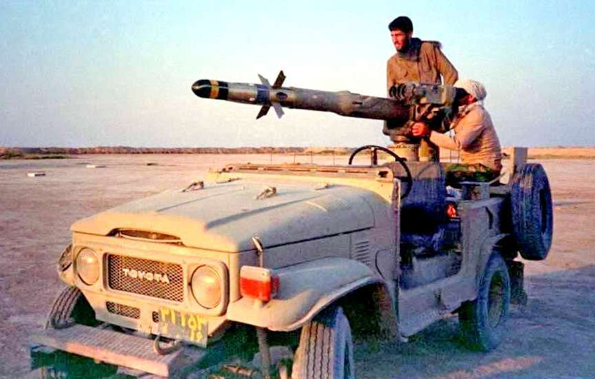 Три ракеты TOW и все впустую: боевикам не удается подбить сирийские танки