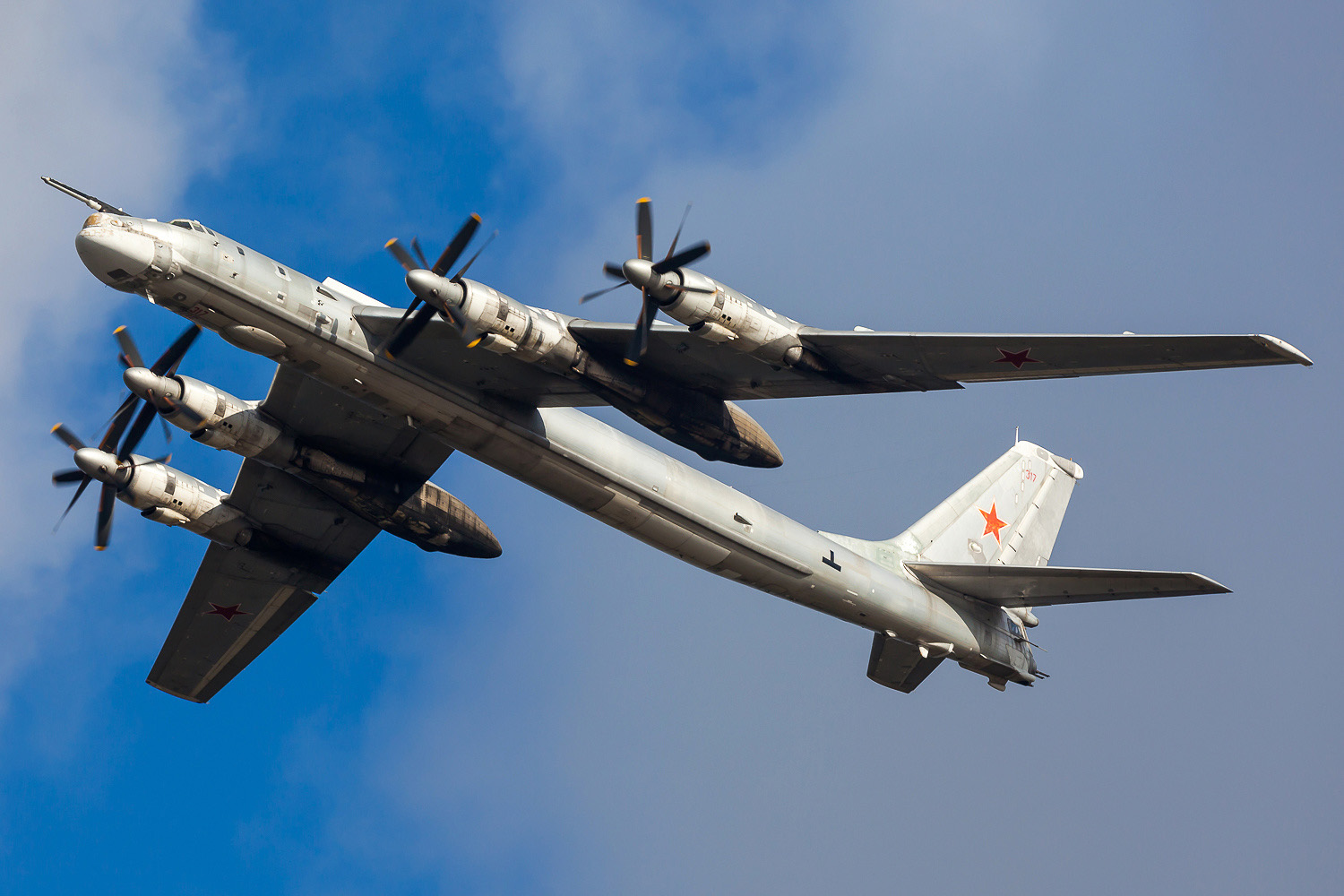 Что на самом деле забыли российские ракетоносцы Ту-95МС у берегов Аляски