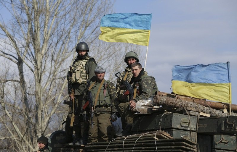 Хроника Донбасса: Киев тянет технику к фронту, ВСУ несут боевые потери