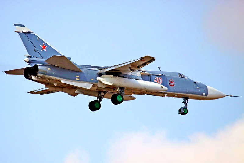 Еще 10 бомбардировщиков Су-24М2 прибыли в Сирию