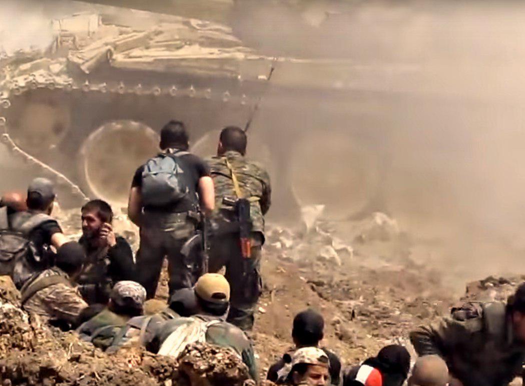 Армия Сирии громит повстанцев на севере Дамаска. Появились кадры операции