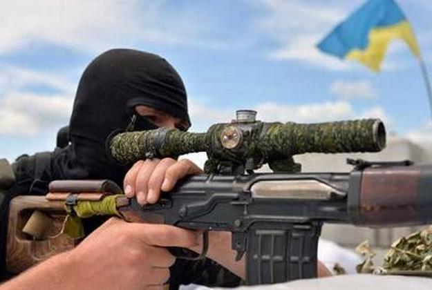Украинский снайпер подстрелил женщину в Донецке Украинский снайпер подстрелил женщину в Донецке