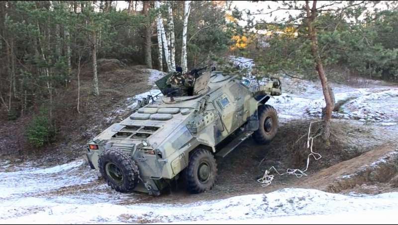 На вооружение белорусской армии поступит броневик «Кайман»