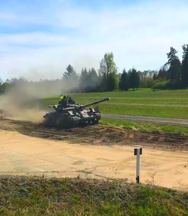 Украинские танкисты продолжают унижать советские Т-64 на танковом биатлоне