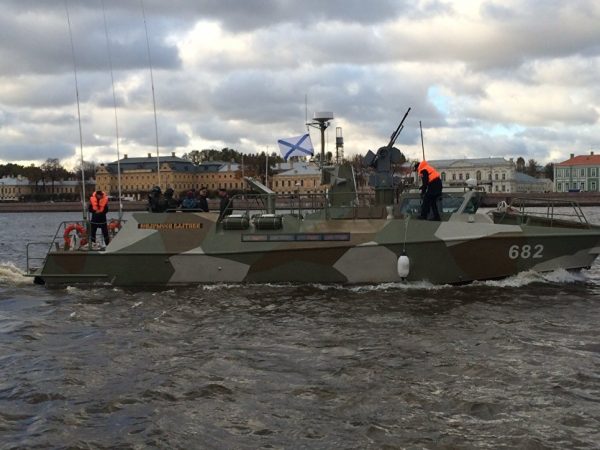 В Петербурге спустили на воду катер нового поколения «Раптор»