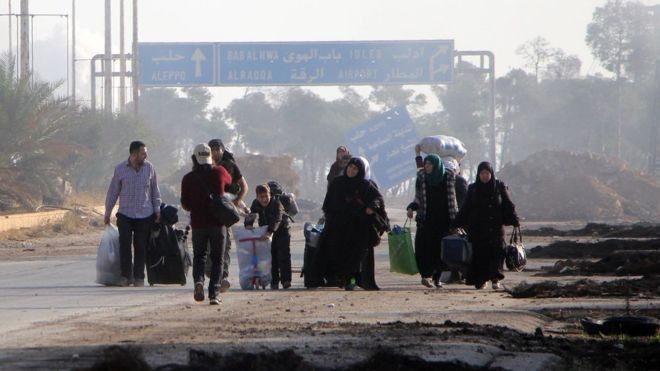 Беженцы в Сирии проклинают боевиков и возвращаются в родные деревни