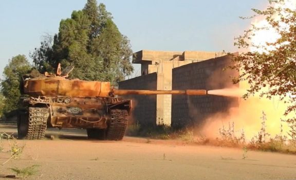 «Распыление сил»: зачем боевики формируют танковый кулак у Дейр-эз-Зора