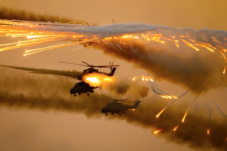 Смерть с небес: ИГИЛ публикует кадры атак самолетов и вертолетов ВКС