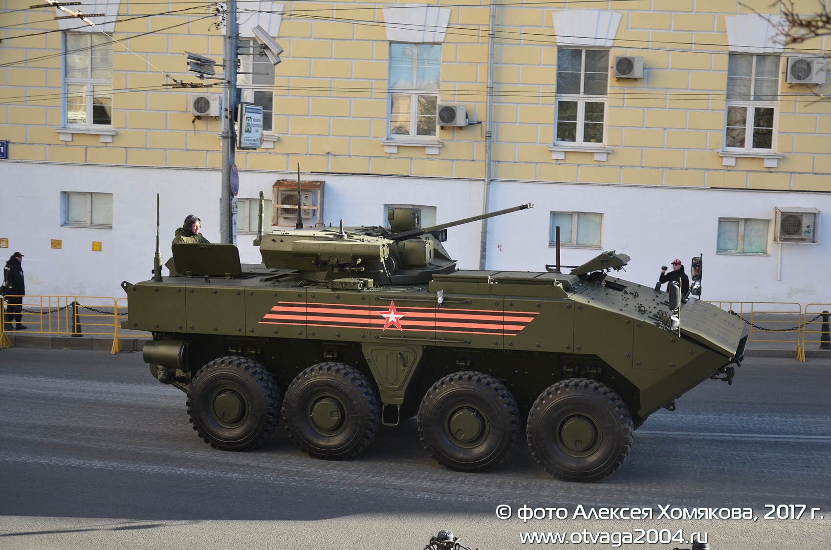Колесная БМП К-17 «Бумеранг» на ген.репетиции Парада Победы в Москве