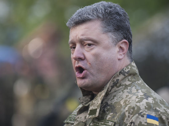 Порошенко раздает звание Героя Украины всем подряд