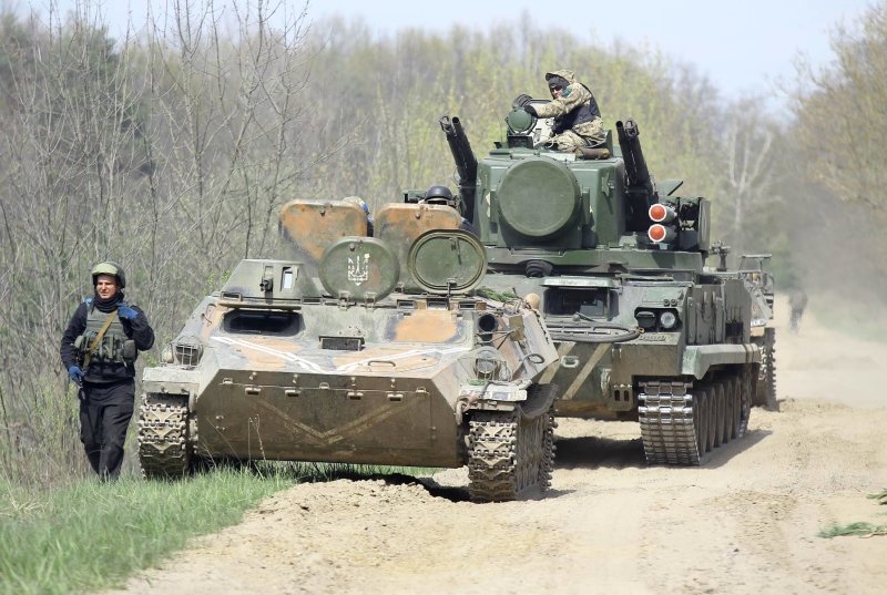 ВСУ перебрасывают тяжелую технику, готовясь к решающему штурму Донбасса
