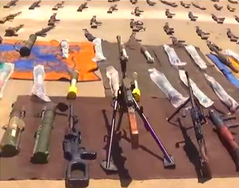 Бойцы САА похвастались на камеру трофеями с базы боевиков в Сирии