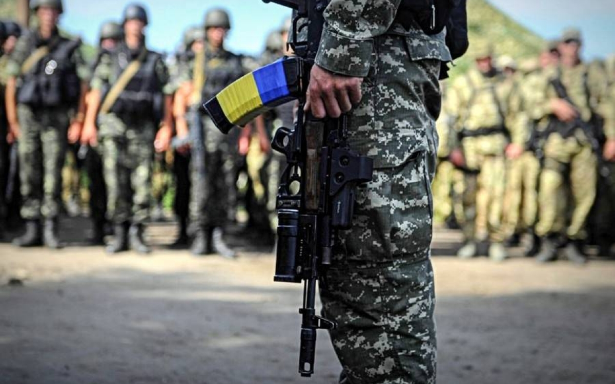 Командиры ВСУ в Донбассе сбывают оружие гражданским лицам