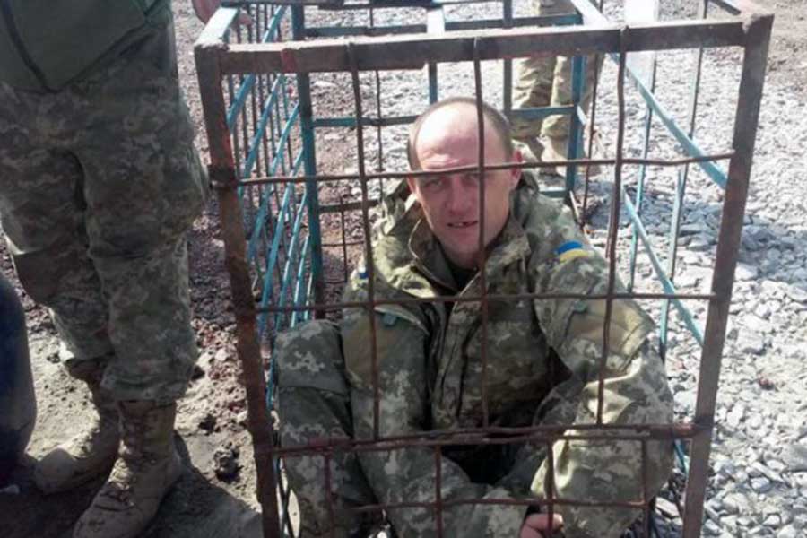 Звериные развлечения: офицеры ВСУ устроили показательные пытки украинских солдат Звериные развлечения: офицеры ВСУ устроили показательные пытки украинских солдат