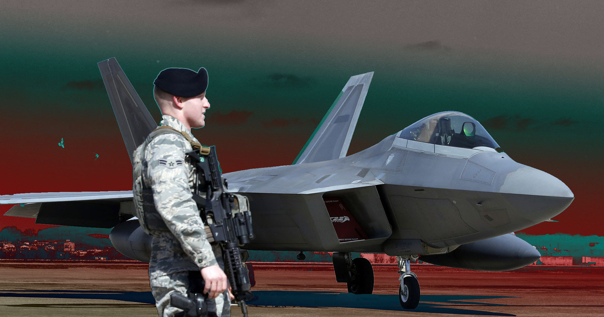 "Спасём от России. Дорого": США предлагают НАТО оплатить F-22