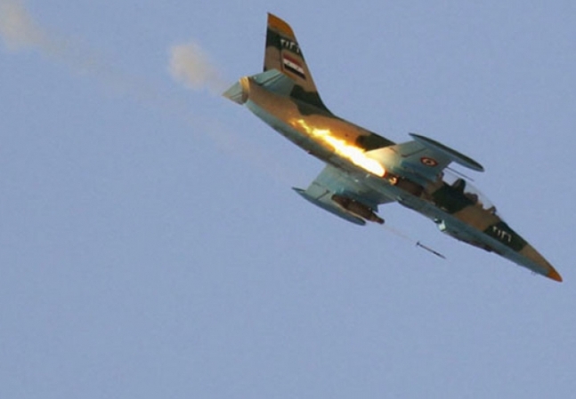 Ударный тандем: авиация и артиллерия жгут бронетехнику ИГ в Дейр эз-Зоре