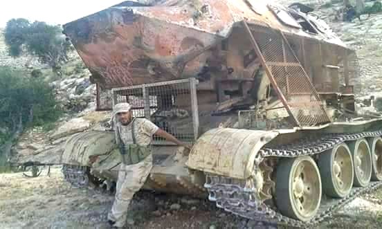 Чудовищный гибрид Т-55 и БТР-60ПБ создали в Ливии