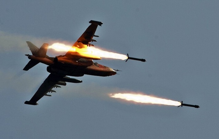 Смерть с небес: в Сети появились кадры, как Су-25 бомбит убегающих боевиков