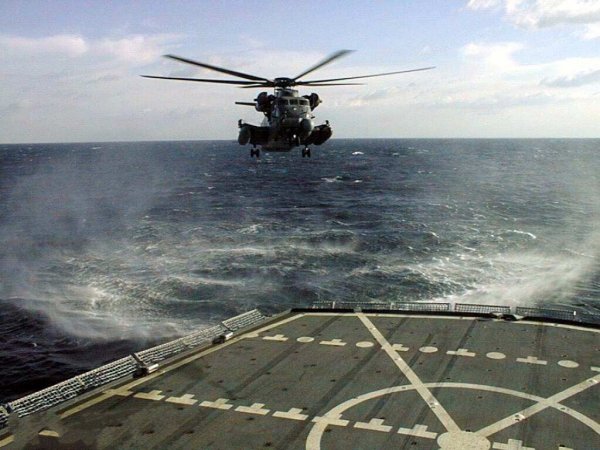 Иранский военный катер направил лазер на вертолёт ВМС США