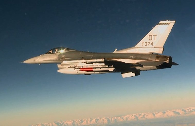 В США разбился истребитель F-16 с боеприпасами