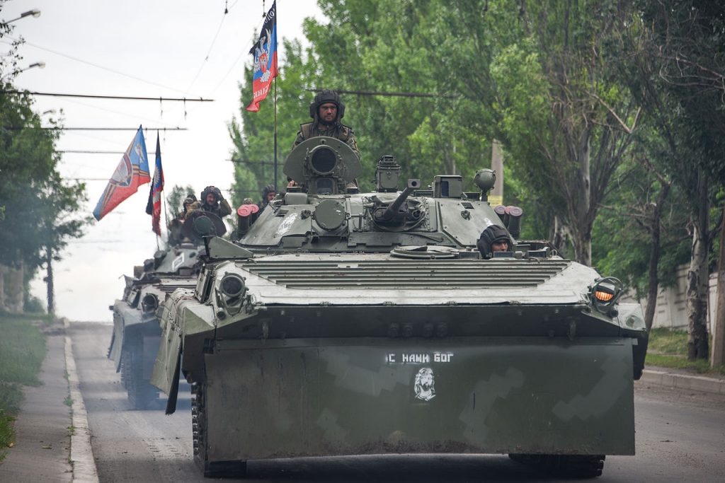 Атака ВСУ привела к разрушениям в поселке на Луганщине
