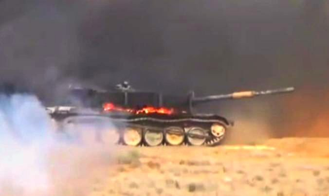 Боевики засняли, как танк САА «поймал» ракету ПТРК и вспыхнул как спичка