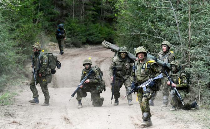 Как «горячий эстонский парень» ружьём и матом войско НАТО прогнал