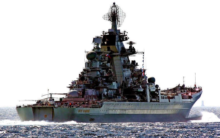 Самые мощные крейсеры России провели совместный бой
