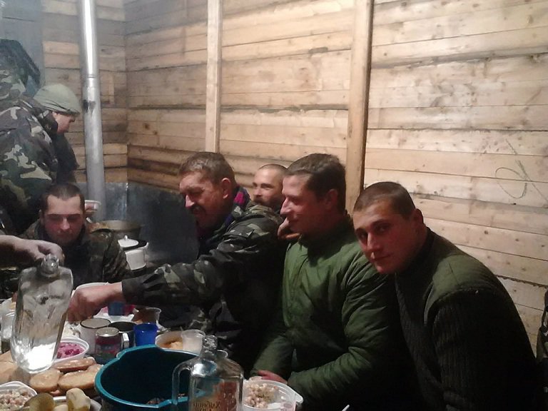 Украинские солдаты продолжают пить и взрывать друг друга