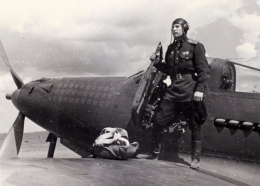 Легенда советской авиации: Летчик, награжденный и Гитлером и Сталиным