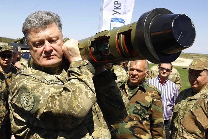 В Киеве требуют от Порошенко взять ДНР силой: затопчем «зеленых человечков»