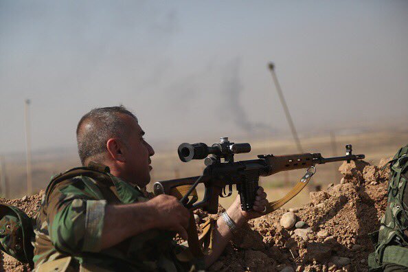 Снайперская дуэль: в сеть попали кадры охоты на боевиков в Ракке