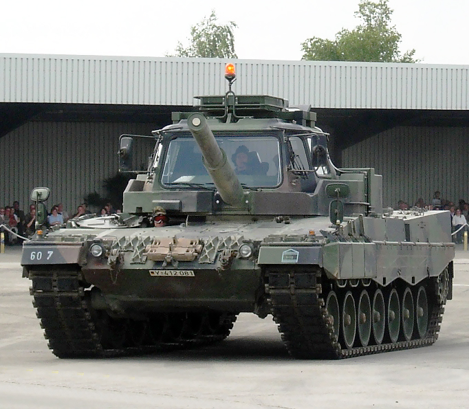 Ходовой тренажер для подготовки механиков-водителей танка Leopard