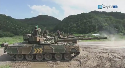 Т-80У в Корее ударно "летают" и стреляют на полигоне