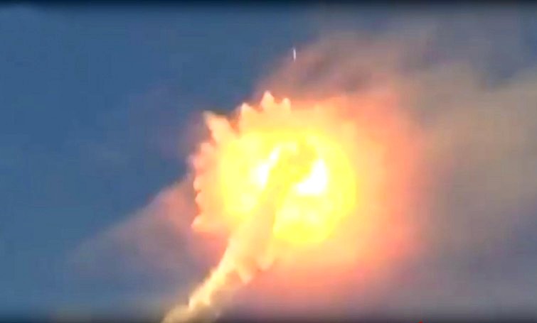 СМИ случайно опубликовали кадры самоликвидации ракеты «Булава»