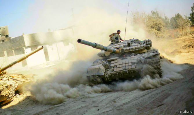 Т-72 САА нарвался на ПТУР боевиков в Дамаске, выехав на огневую позицию