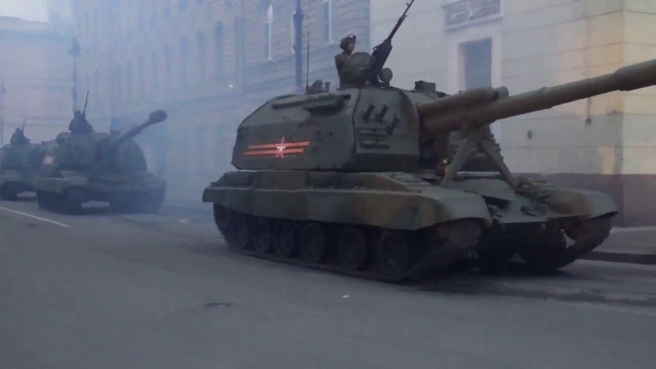Опубликовано видео ночной стоянки С-300, «Бастион», Т-72 в центре СПб