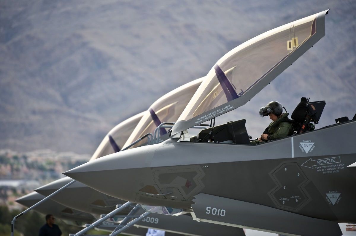 В F-35 нашли новую «фичу», пока инженеры отучивали самолёт душить пилота