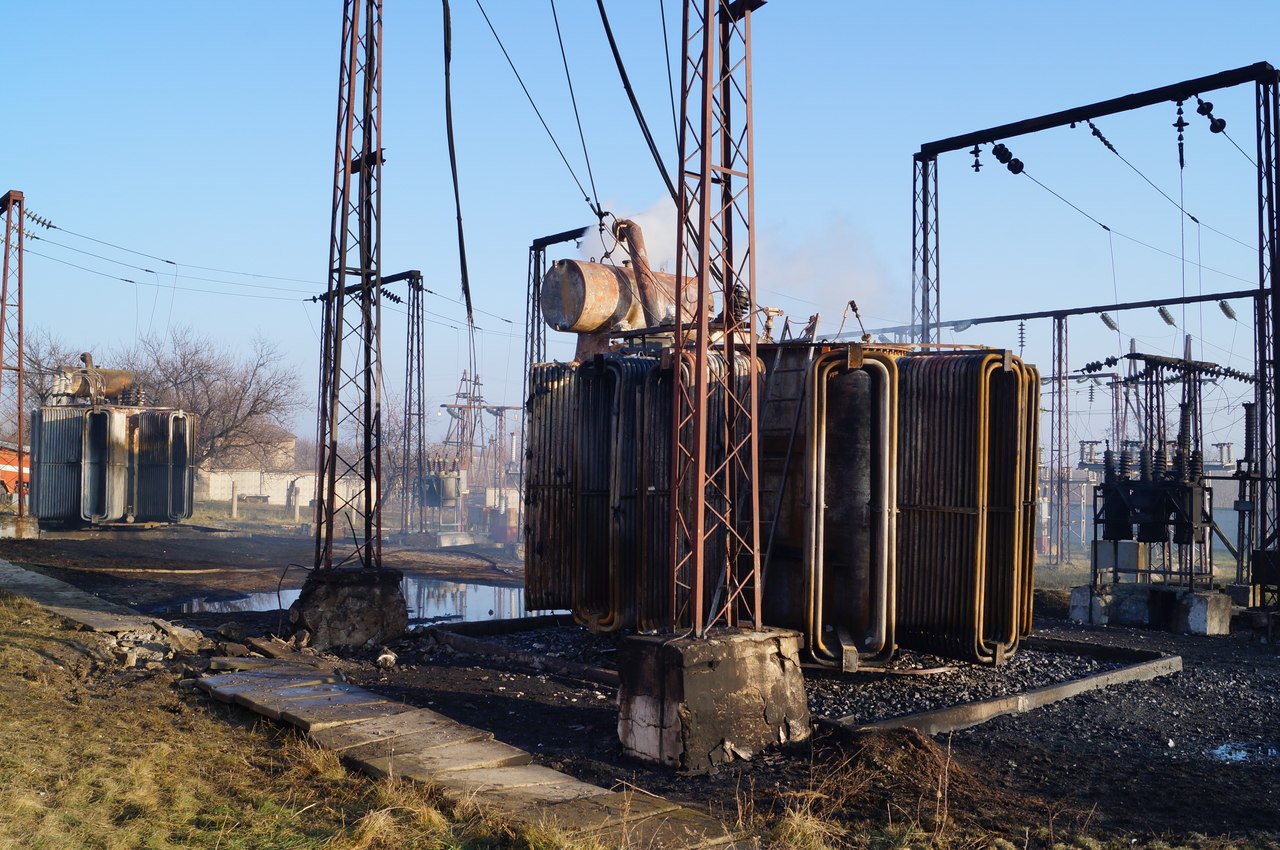 Укрофашисты обстрелом повредили электроподстанцию в Калиново